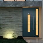 вхідні двері в будинок